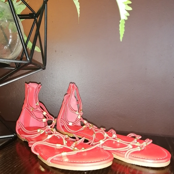 Flats. - Picture 1 of 2